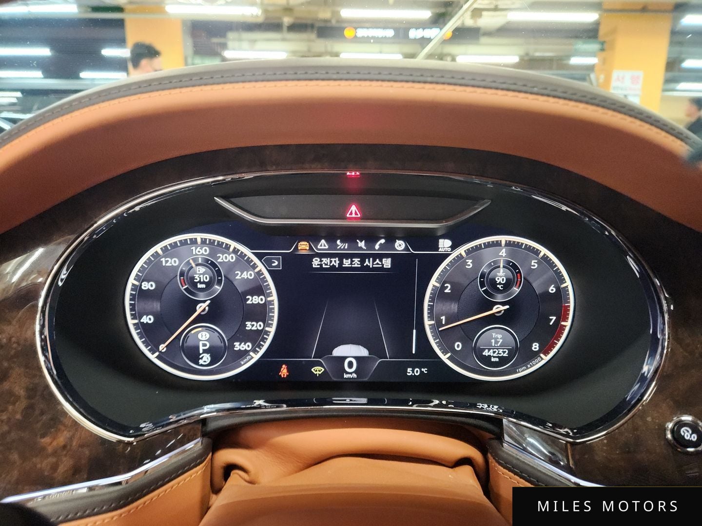 Bentley Flying Spur 2021 — миниатюра 12
