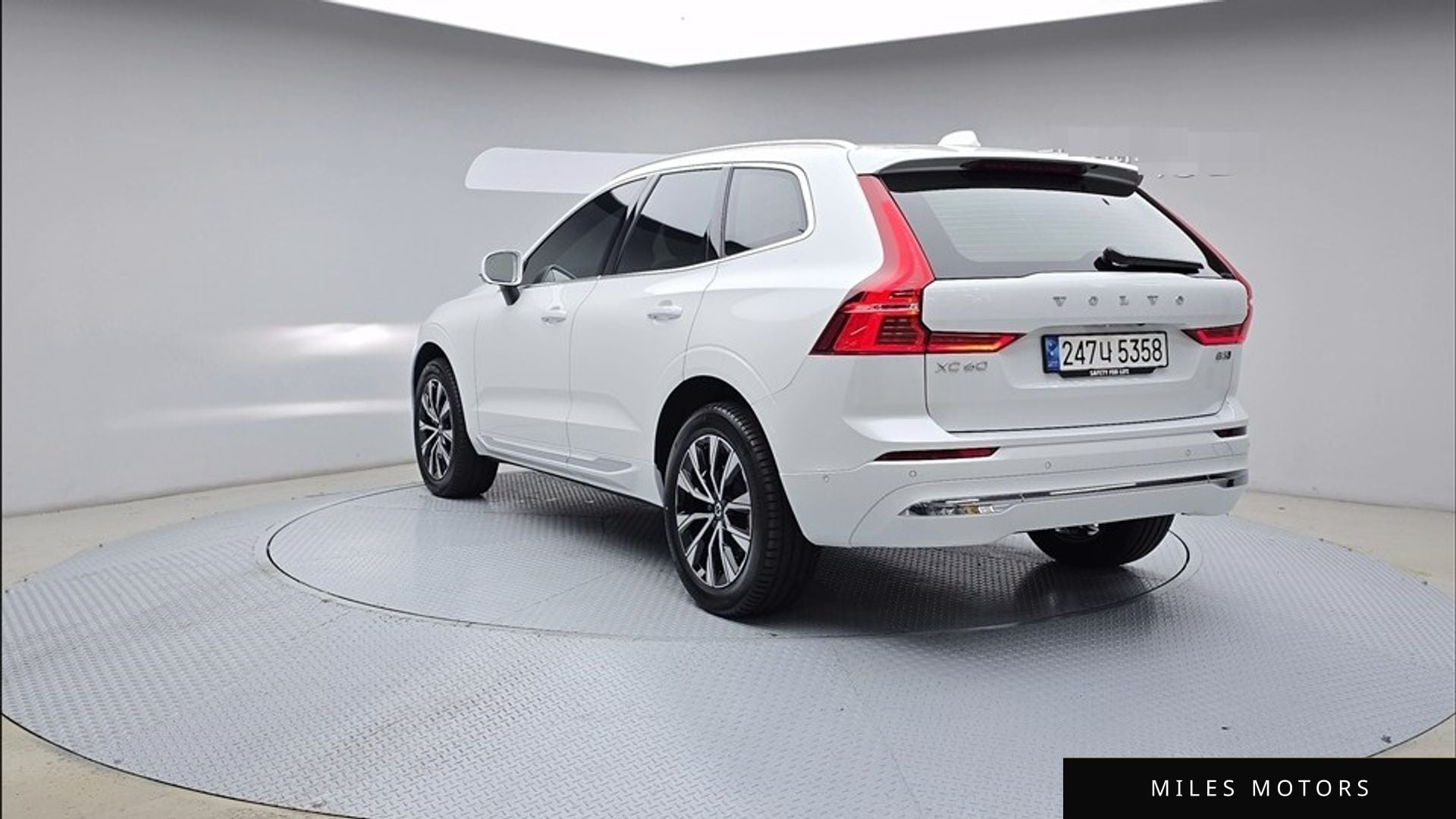 Volvo XC60 2023 — миниатюра 4