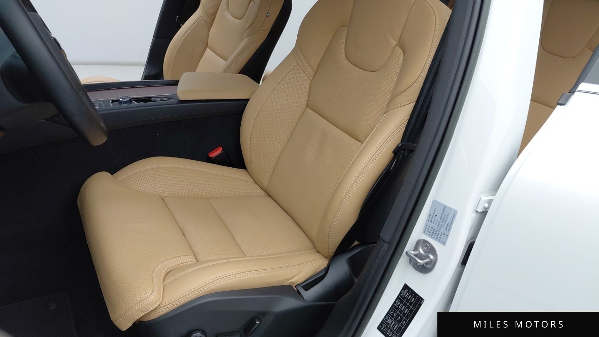 Volvo XC60 2023 — миниатюра 5