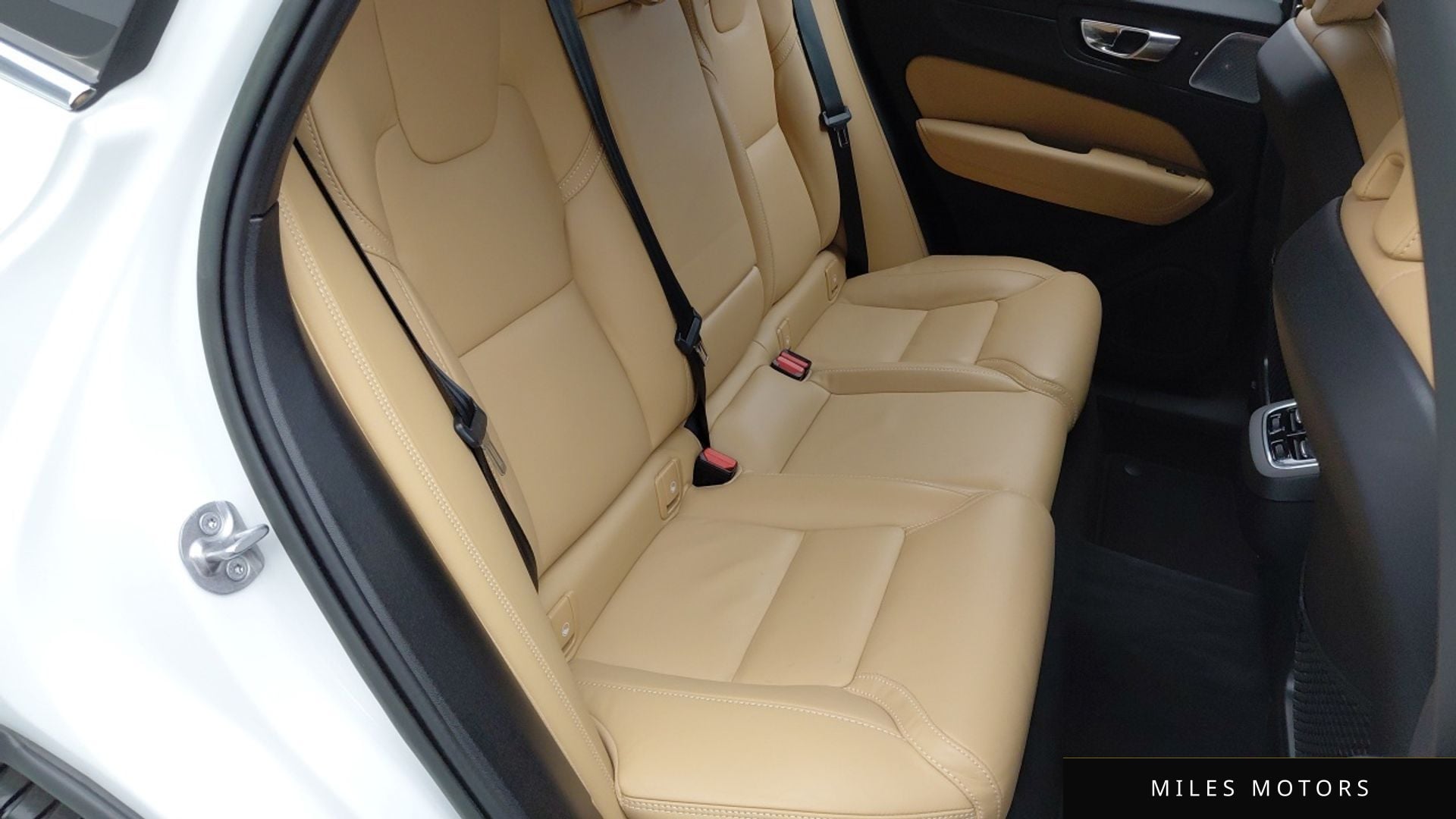 Volvo XC60 2023 — миниатюра 7