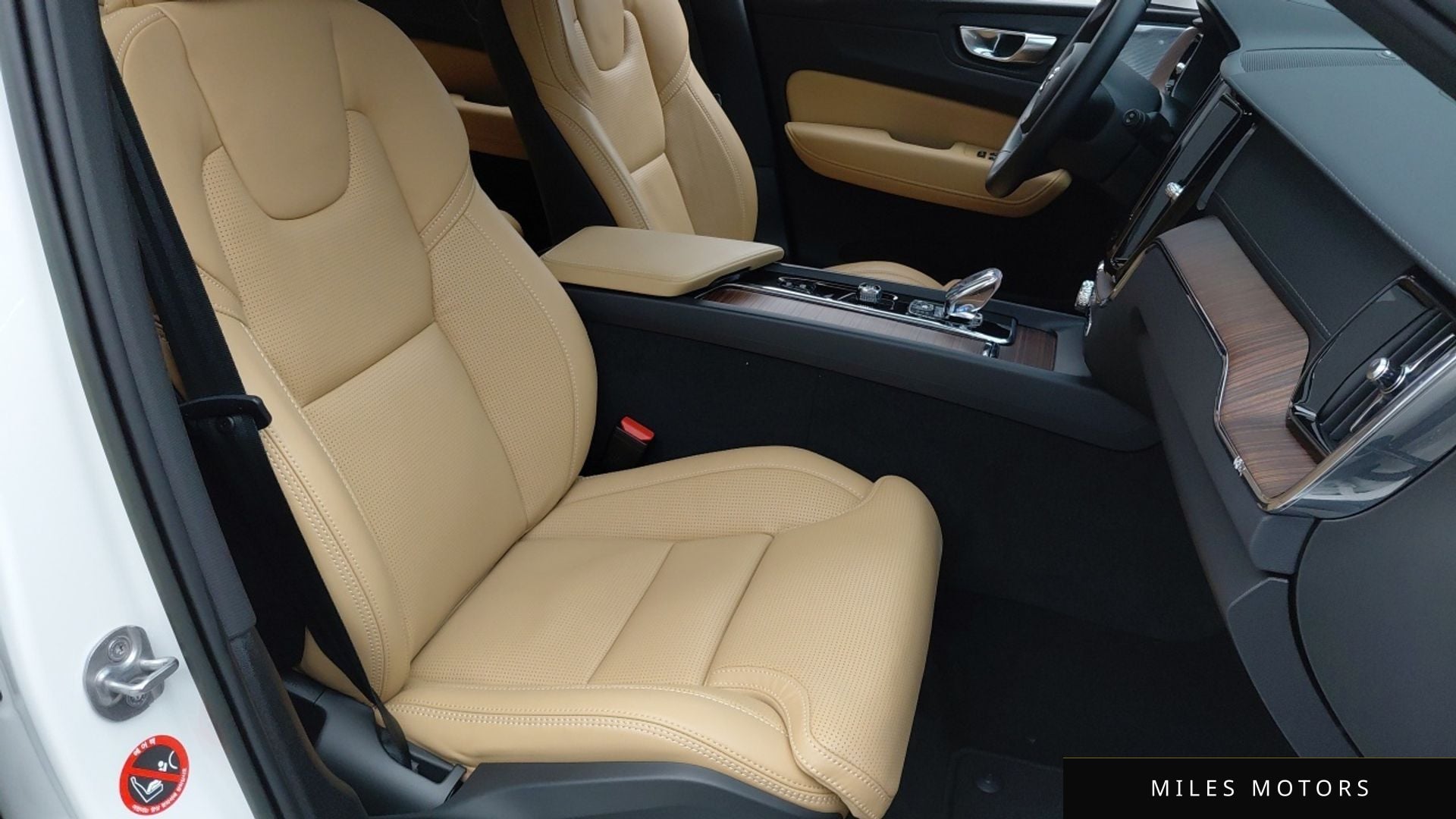 Volvo XC60 2023 — миниатюра 10
