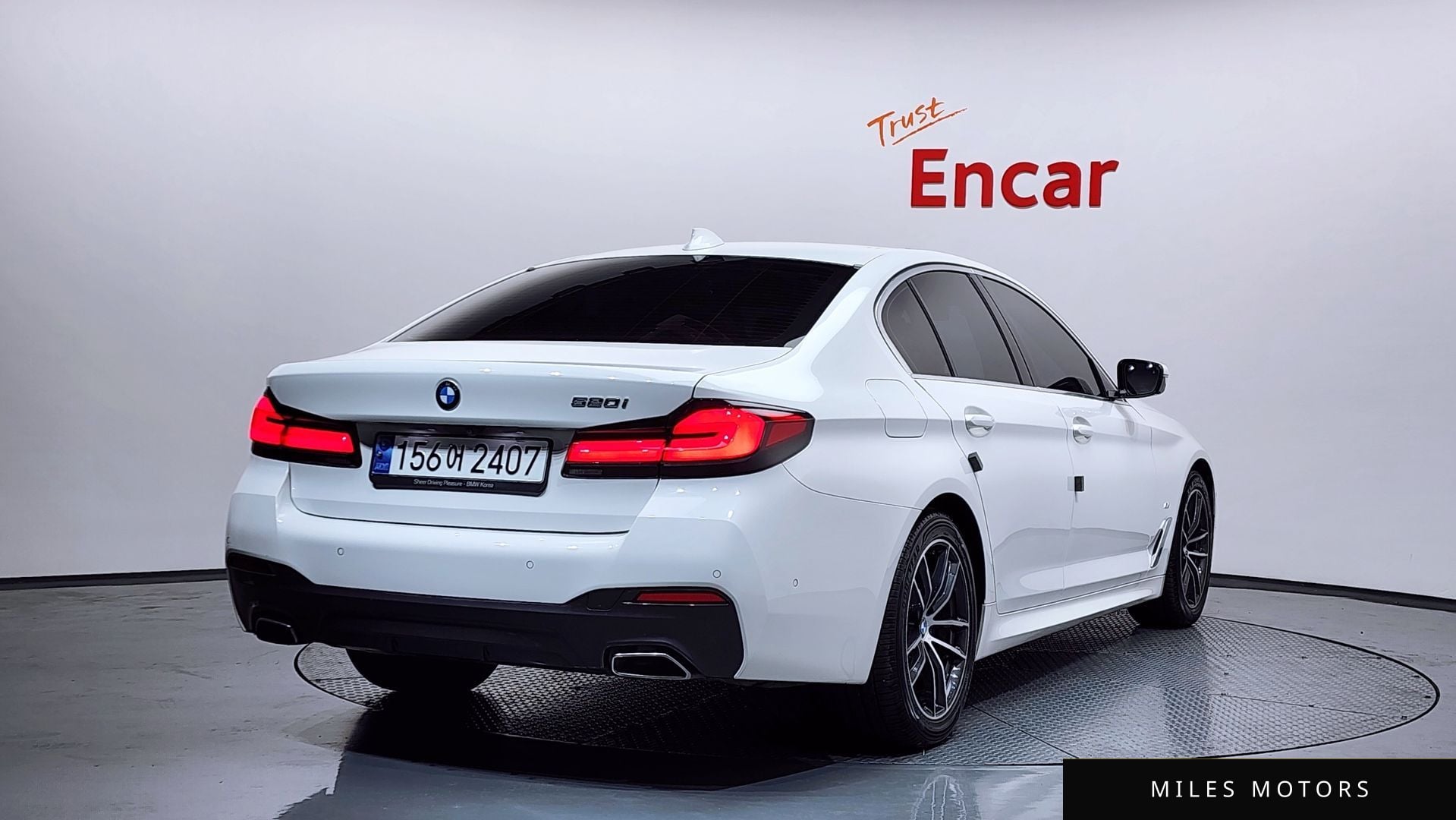 BMW 5 Series (G30) 2023 — миниатюра 2