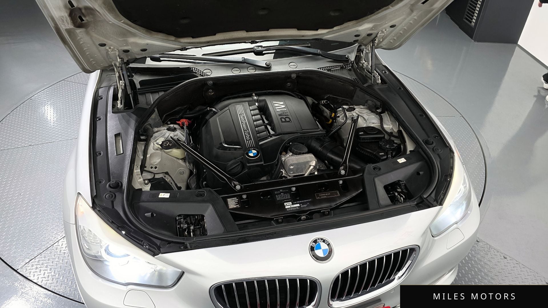 BMW 5 Series GT (F07) 2011 — миниатюра 6