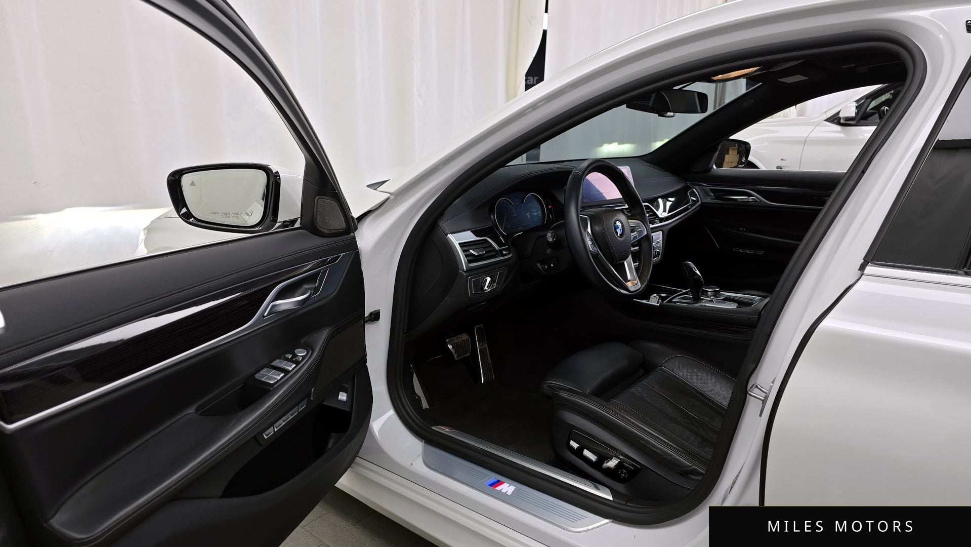 BMW 7 Series (G11) 2017 — миниатюра 10