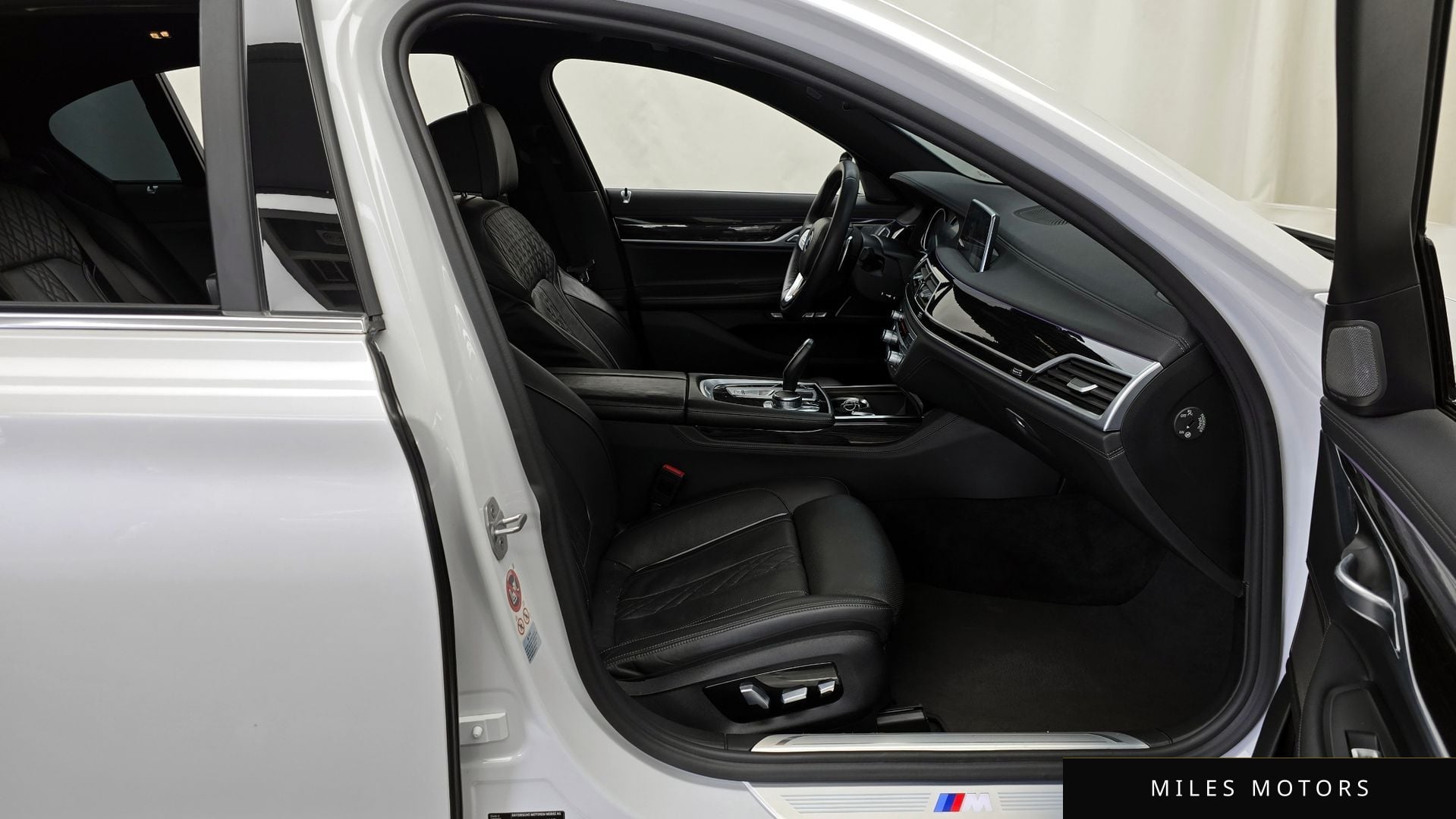 BMW 7 Series (G11) 2017 — миниатюра 11