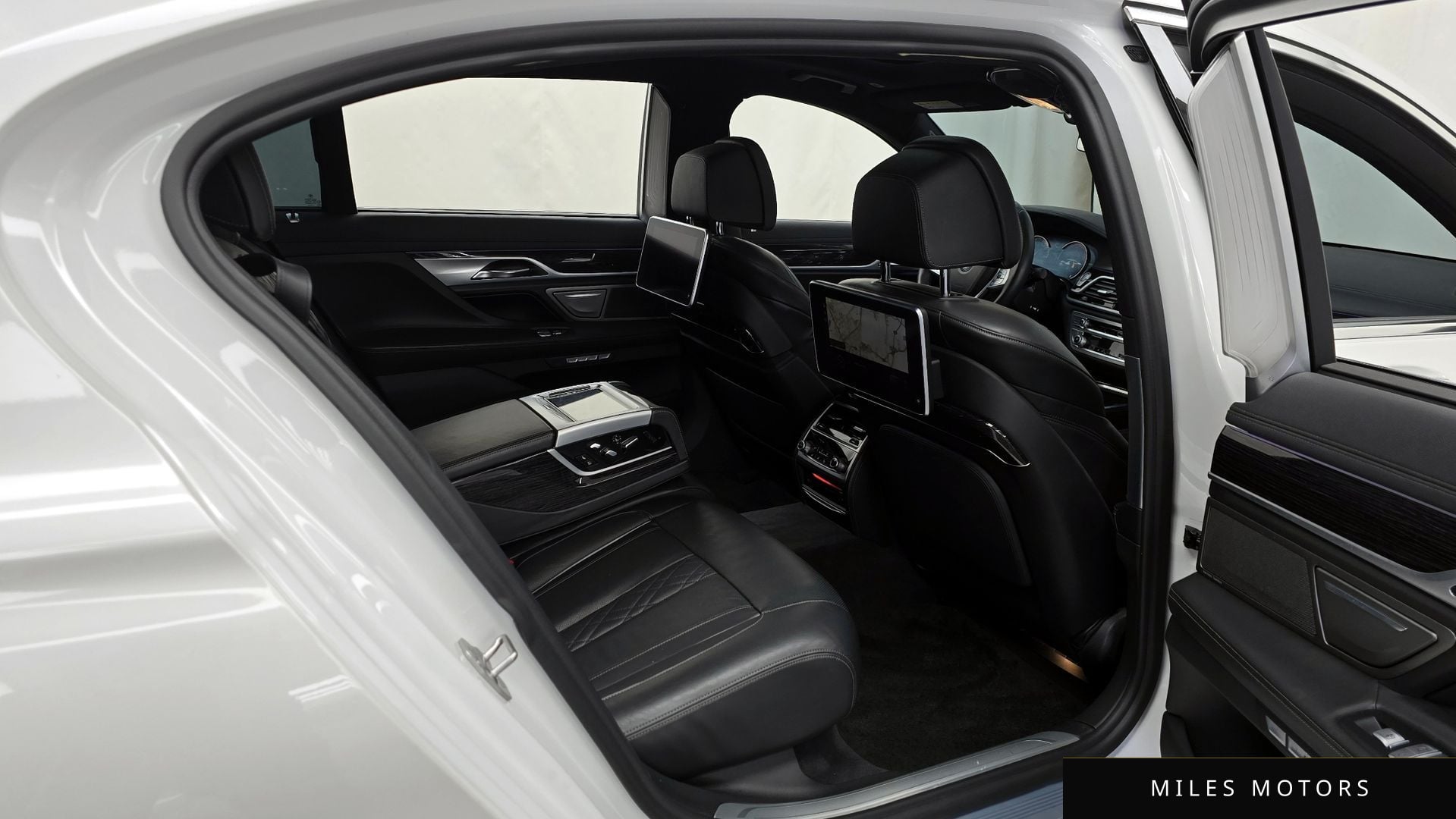 BMW 7 Series (G11) 2017 — миниатюра 12