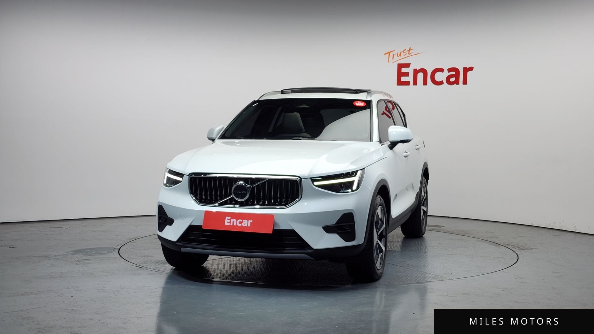 Volvo XC40 2023 — миниатюра 3