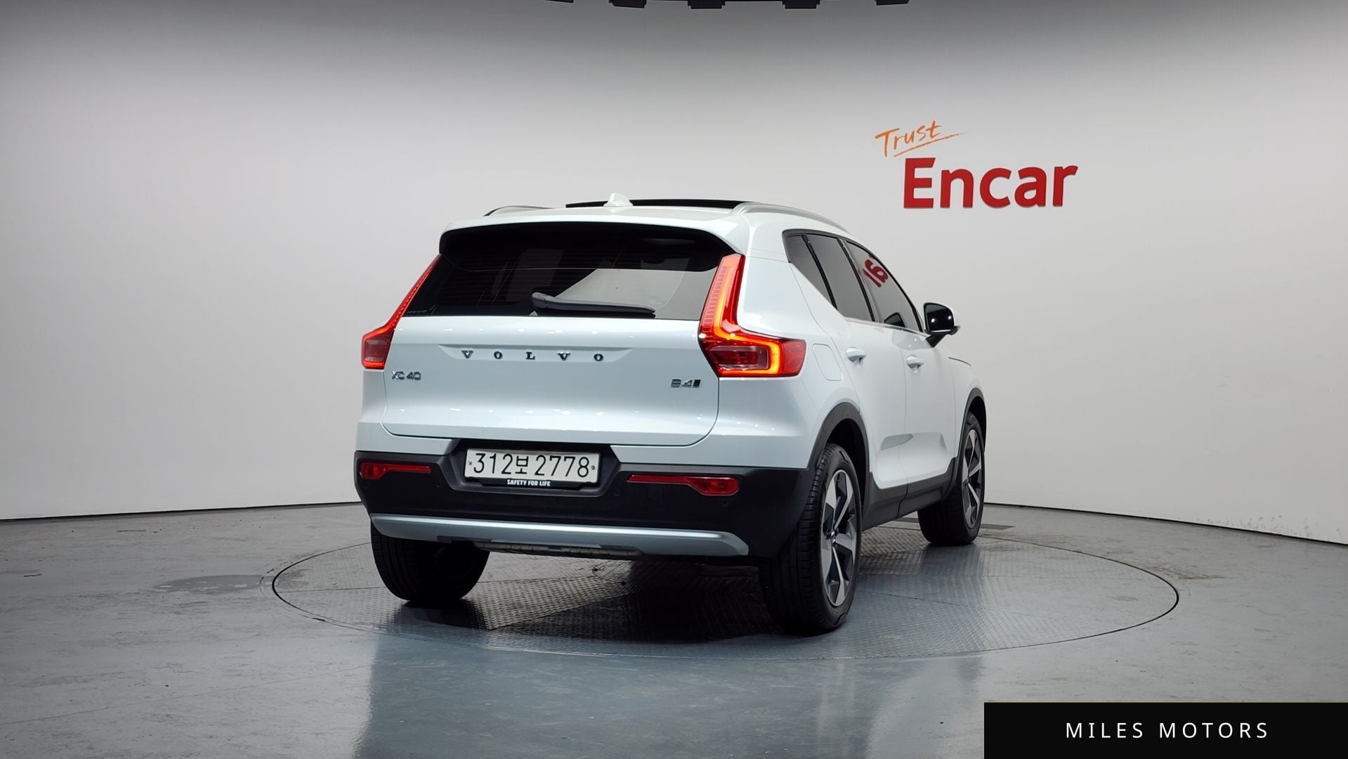 Volvo XC40 2023 — миниатюра 4