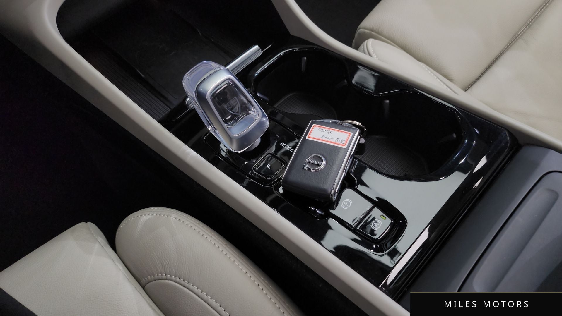 Volvo XC40 2023 — миниатюра 9