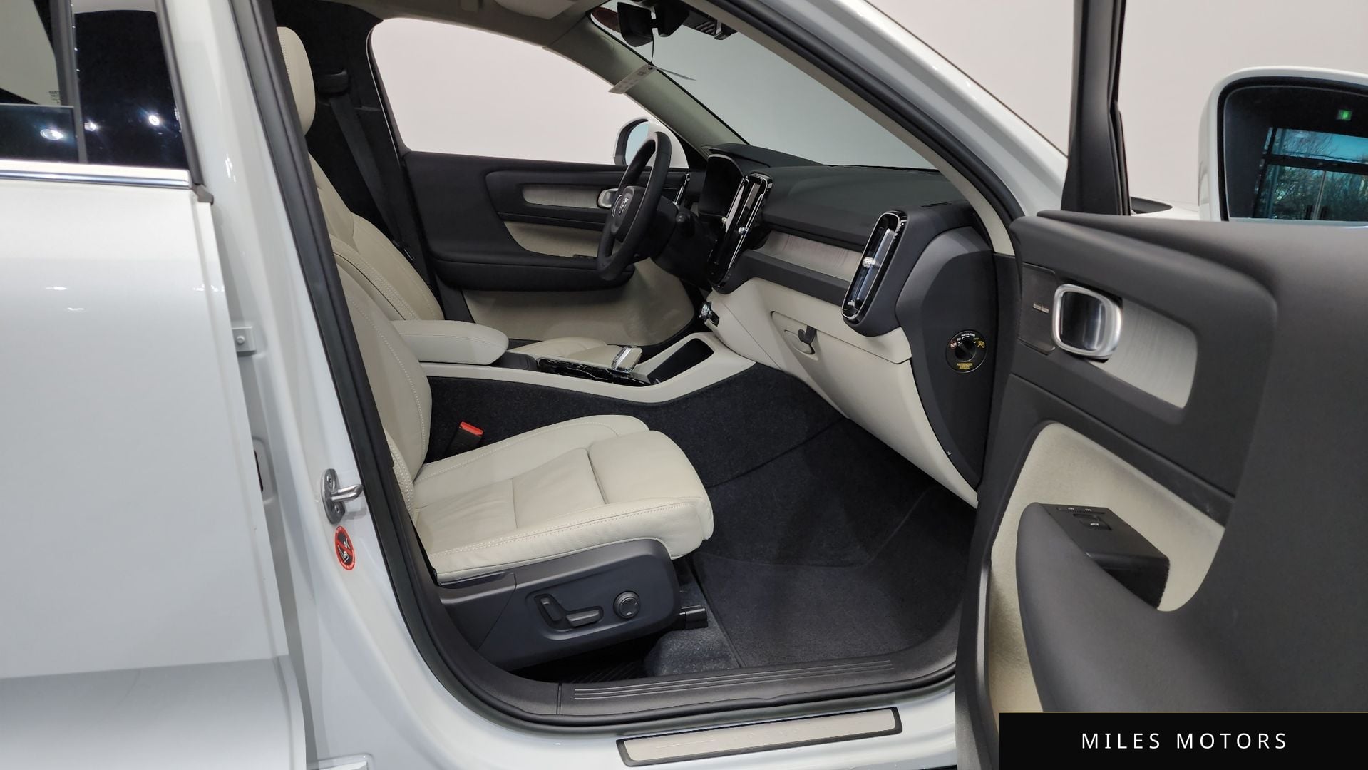 Volvo XC40 2023 — миниатюра 11