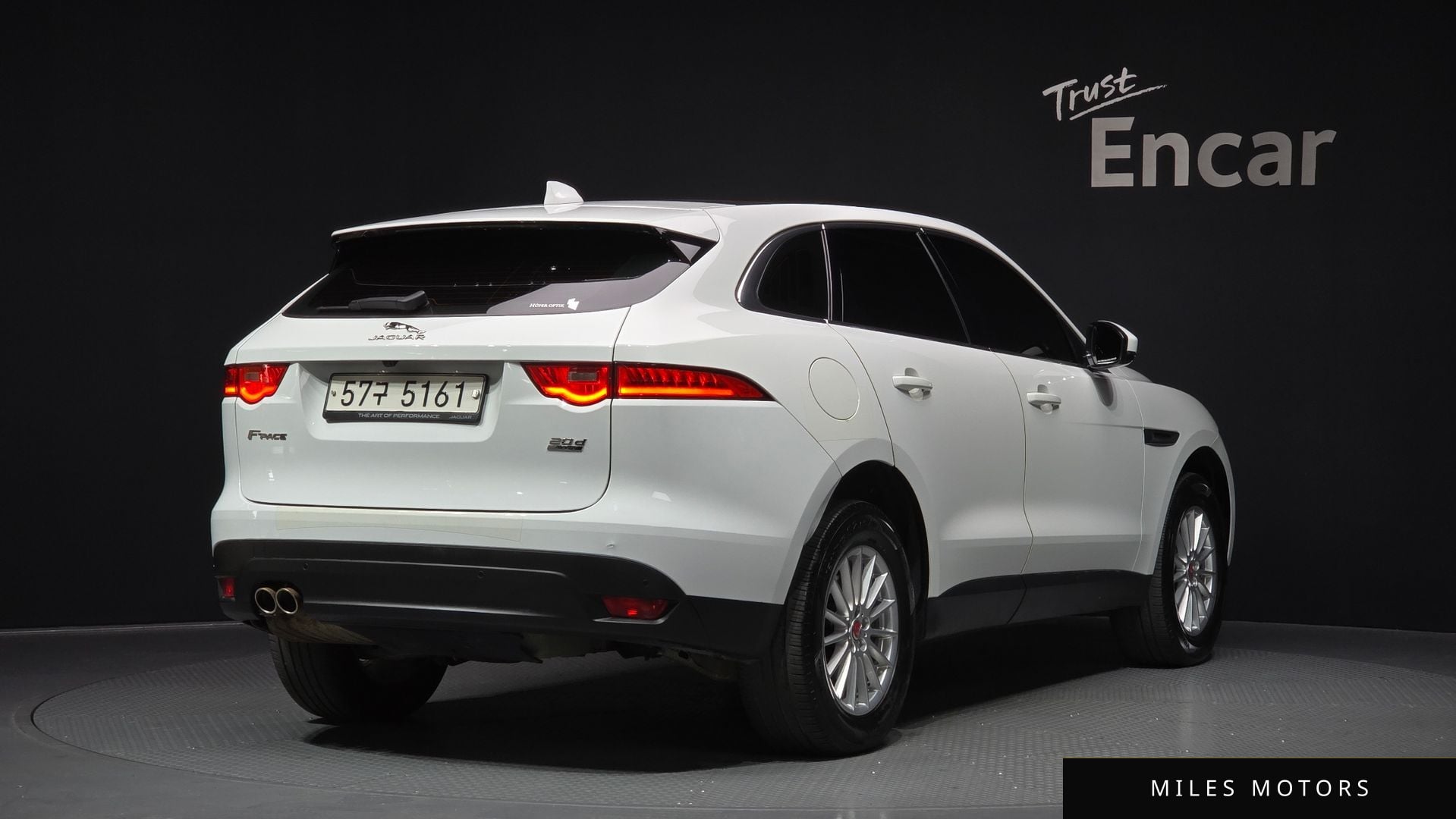 Jaguar F-PACE 2017 — миниатюра 2