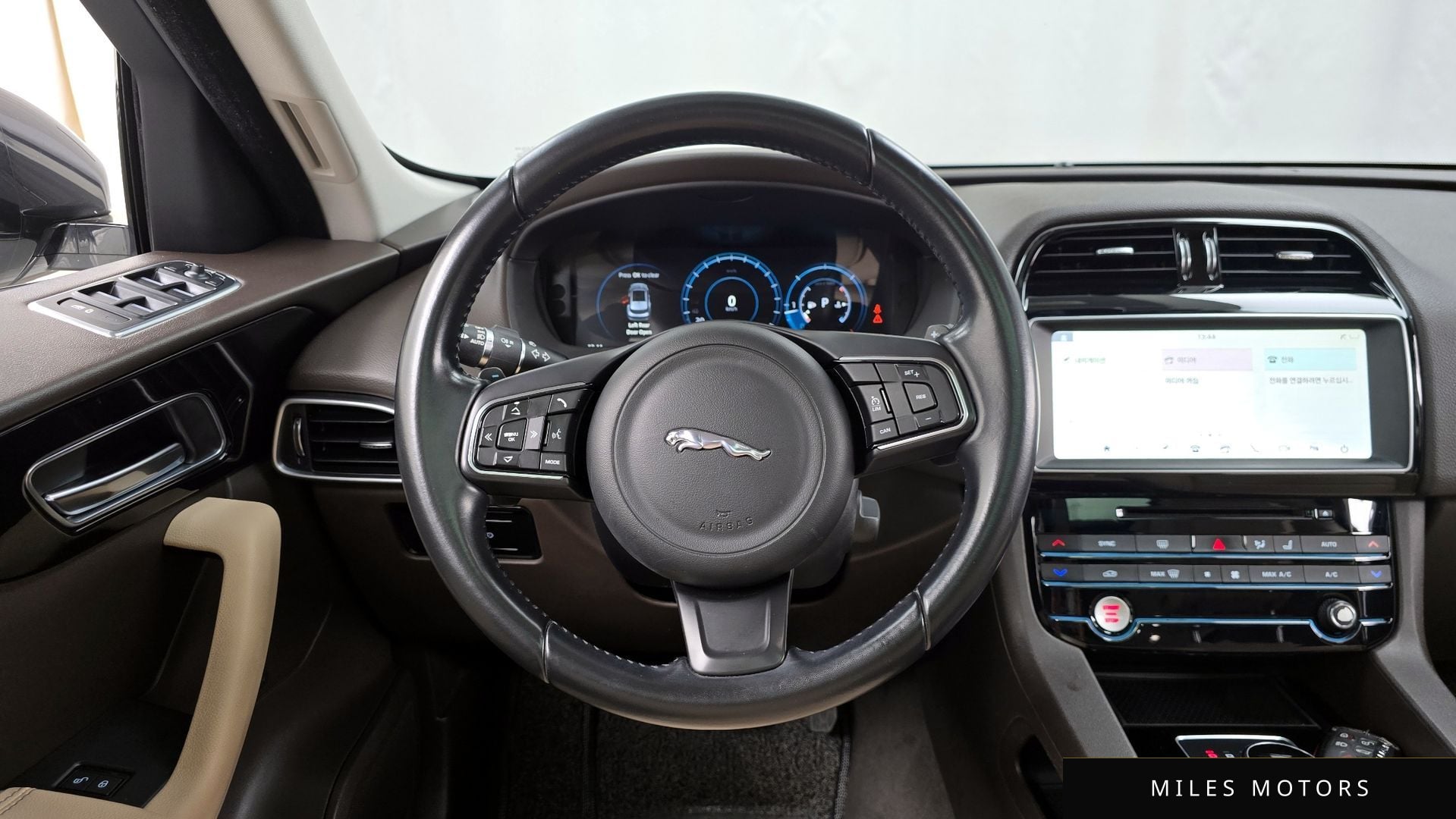 Jaguar F-PACE 2017 — миниатюра 13