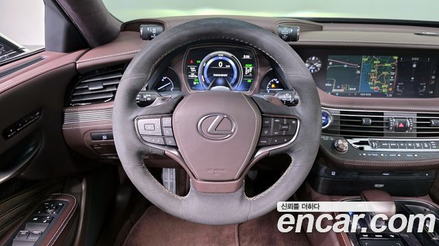 Лексус LS500h 2018 — миниатюра 13