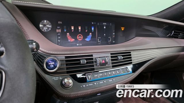 Лексус LS500h 2018 — миниатюра 15