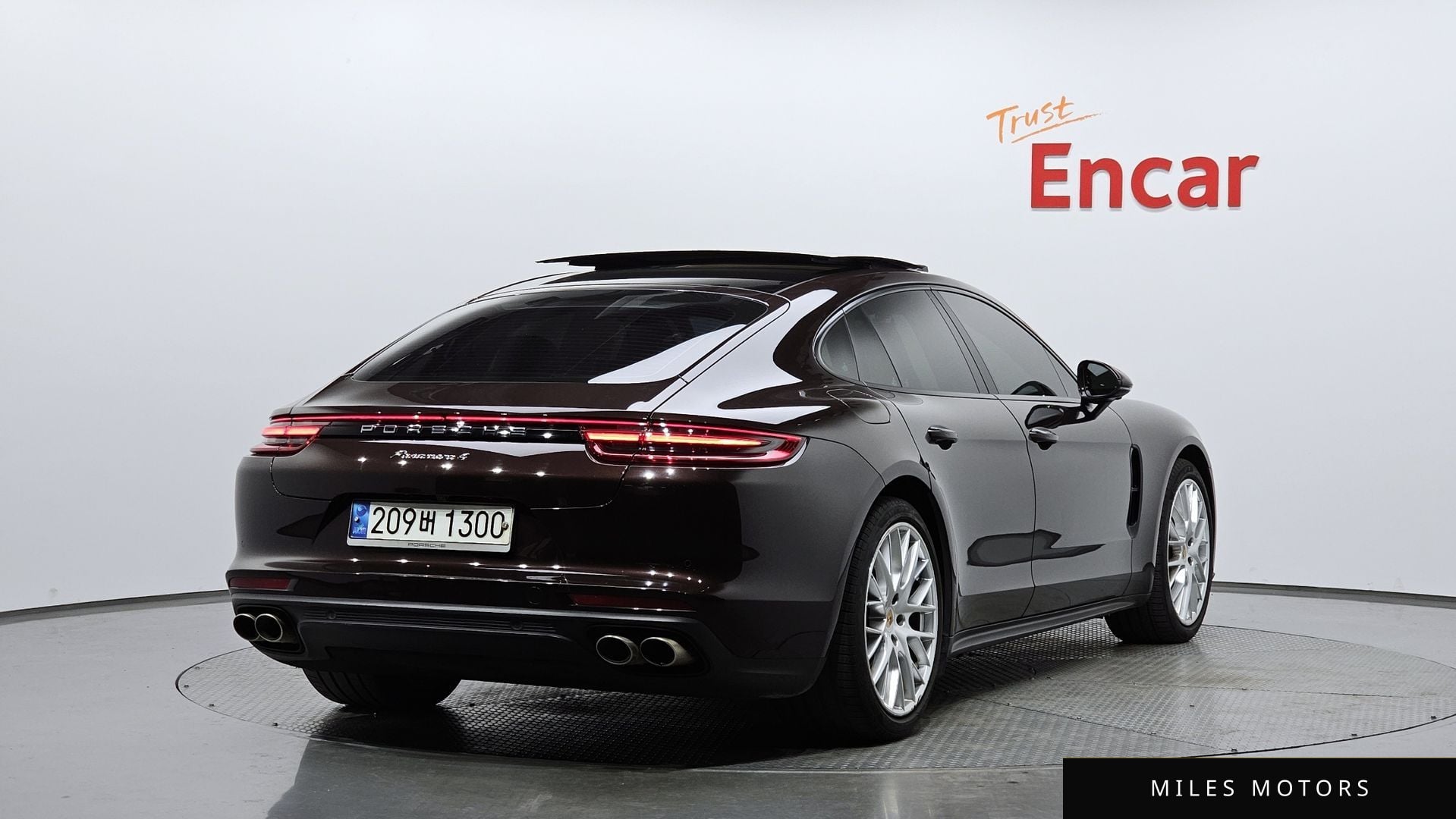 Porsche Panamera 2018 — фото 1 из 12
