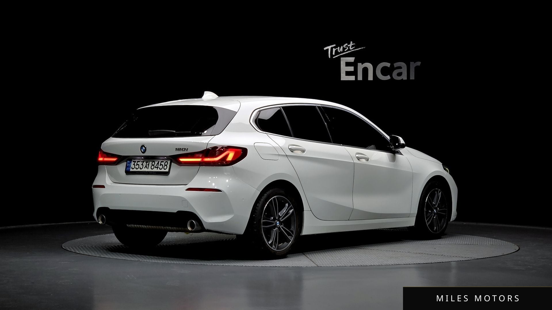 BMW 1 Series (F40) 2021 — фото 1 из 12