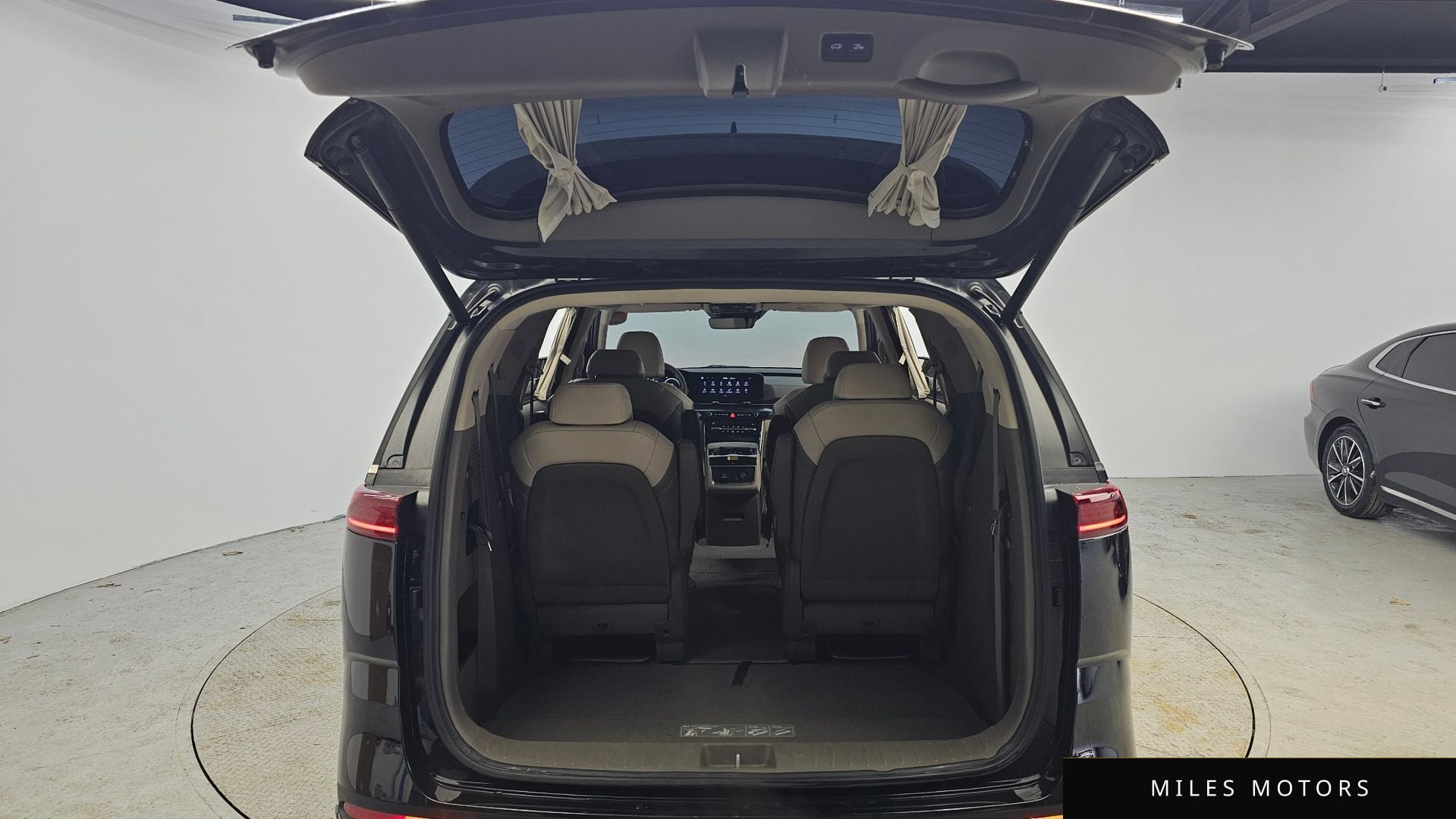 Kia Carnival 2023 — миниатюра 20