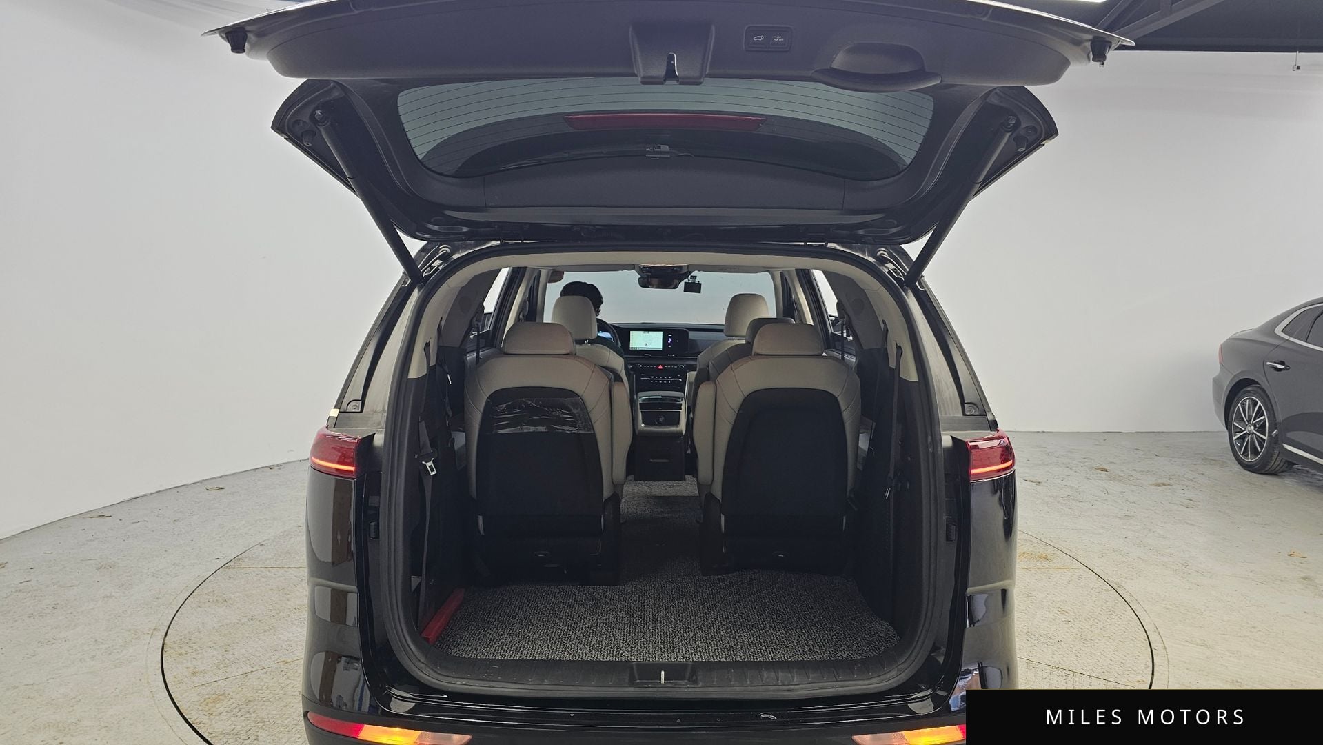 Kia Carnival 2023 — миниатюра 20