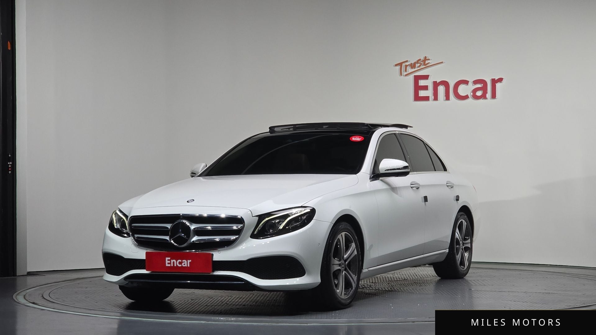 Mercedes-Benz E-Class W213 2017 — фото 1 из 12