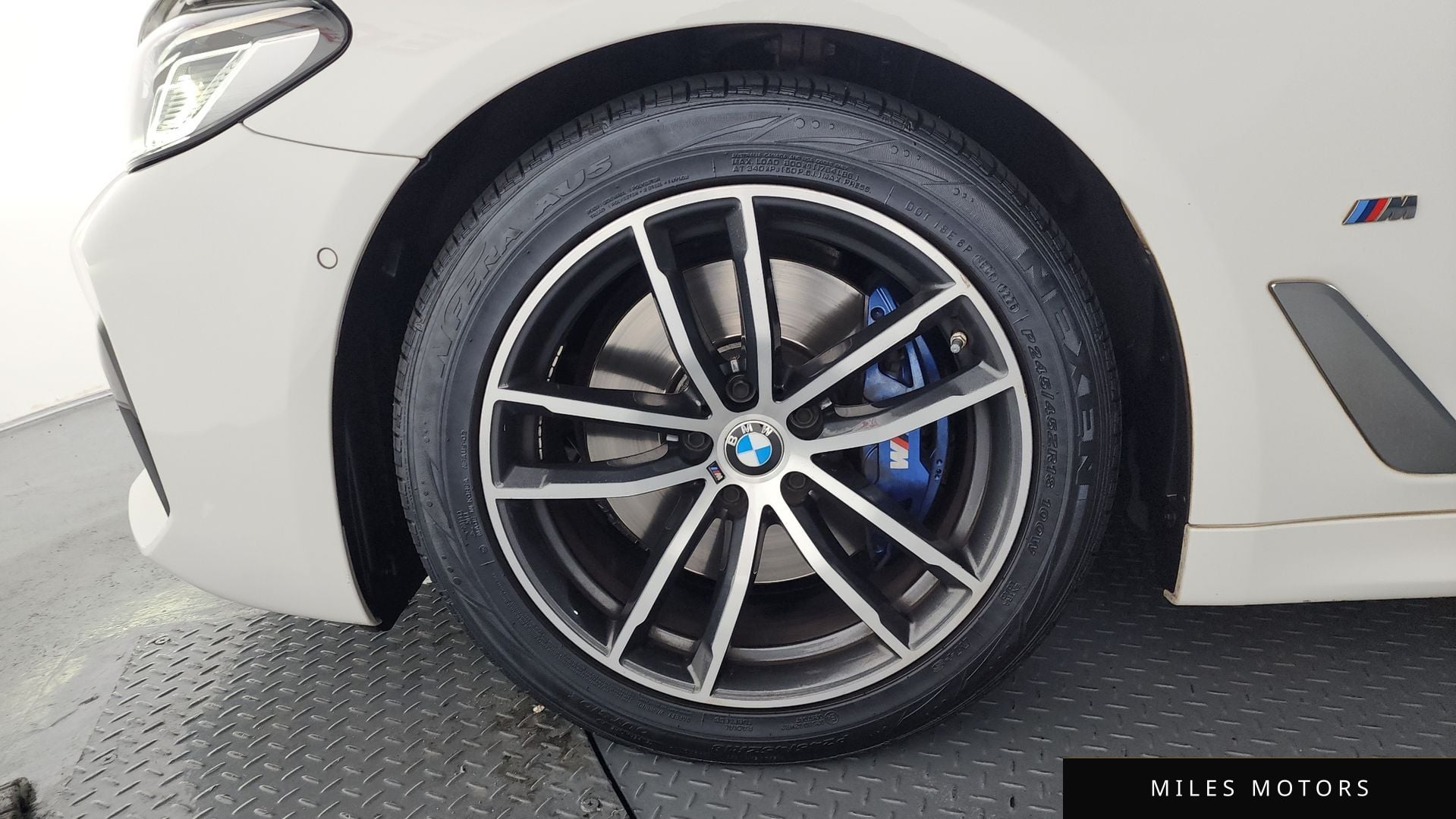 BMW 5 Series (G30) 2022 — миниатюра 5