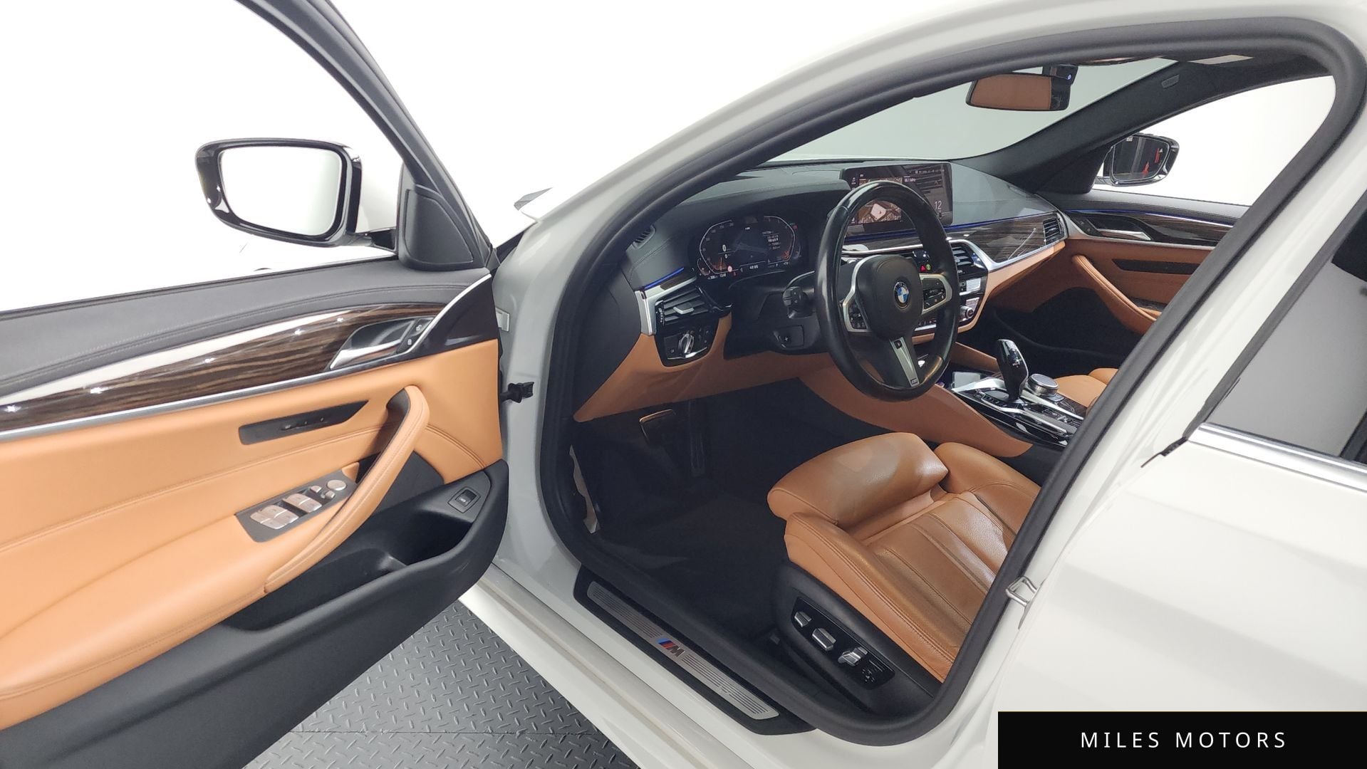 BMW 5 Series (G30) 2022 — миниатюра 10