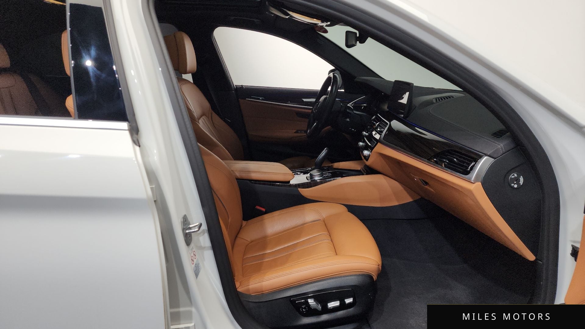 BMW 5 Series (G30) 2022 — миниатюра 11