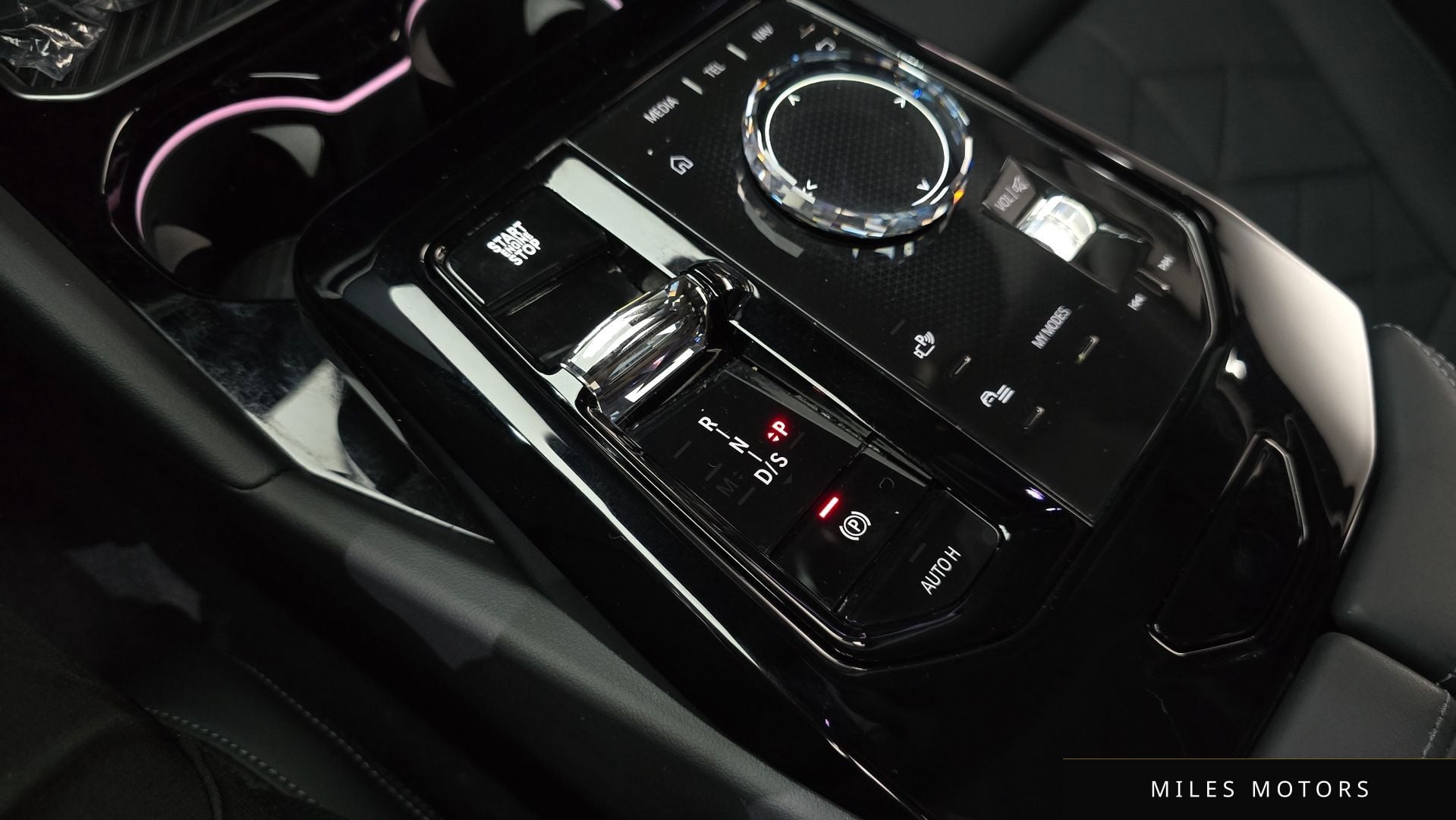BMW 5 Series (G60) 2025 — миниатюра 9