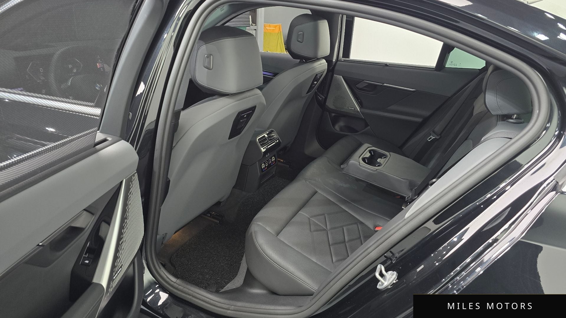BMW 5 Series (G60) 2025 — миниатюра 11