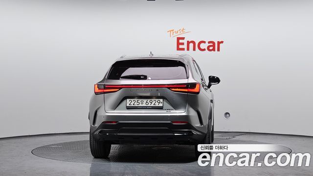 Лексус NX350h 2023 — миниатюра 4