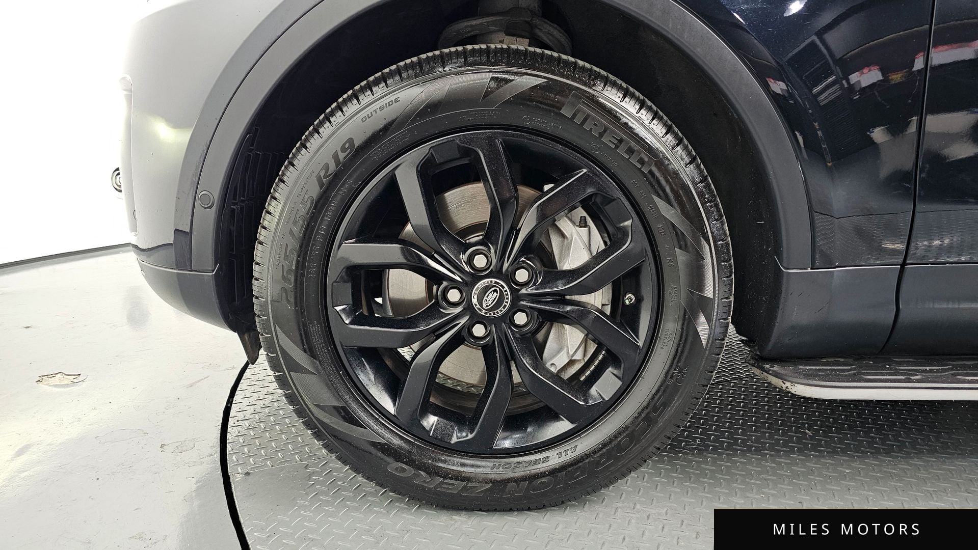 Land Rover Discovery 2019 — миниатюра 5