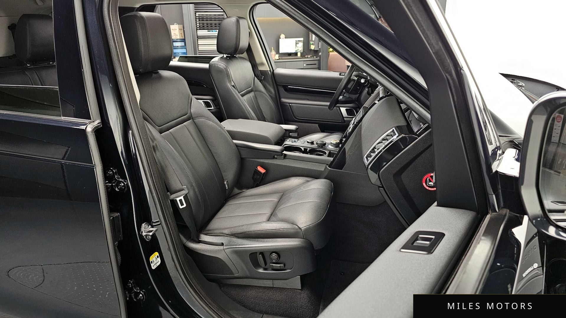 Land Rover Discovery 2019 — миниатюра 10
