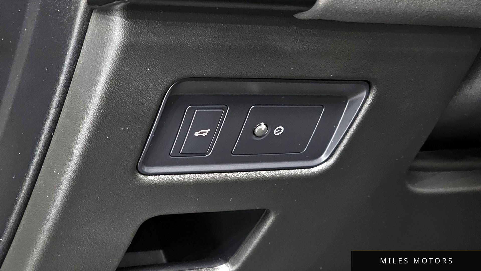 Land Rover Discovery 2019 — миниатюра 17