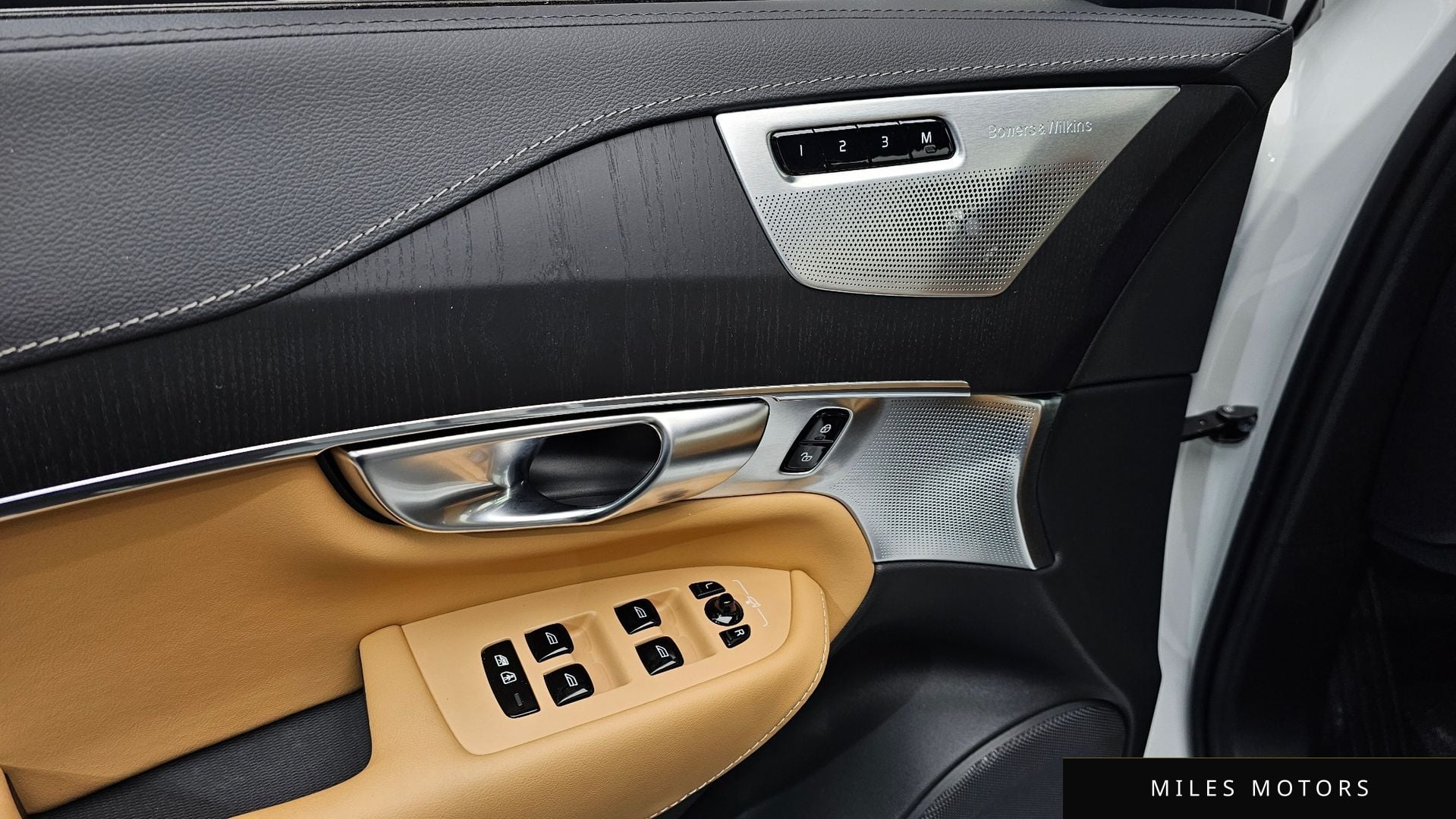 Volvo XC90 2024 — миниатюра 16