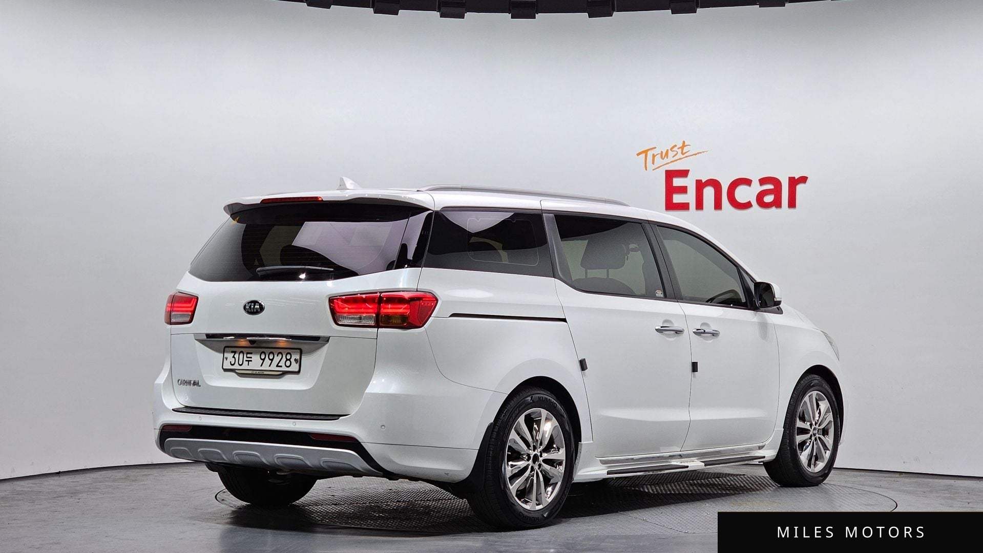 Kia Canival 2015 — миниатюра 2