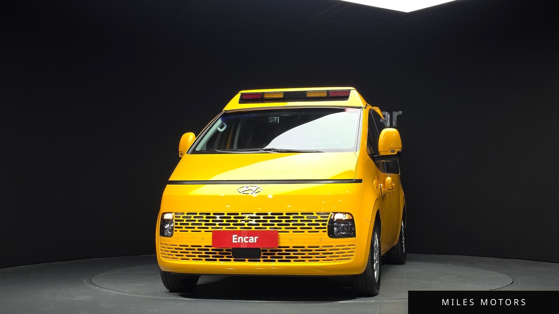 Hyundai Staria 2024 — миниатюра 3