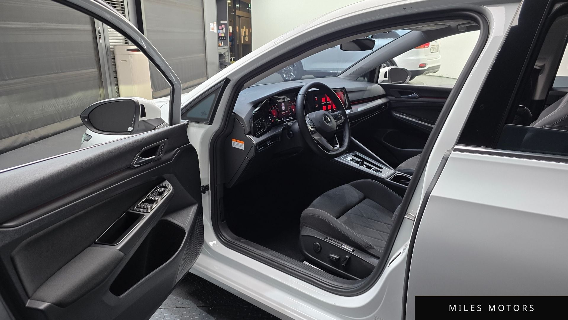 Volkswagen 골프 2022 — миниатюра 10