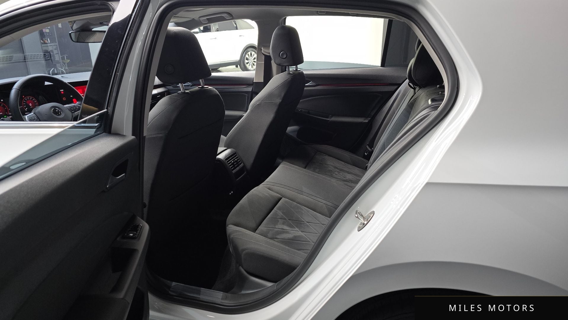 Volkswagen 골프 2022 — миниатюра 11