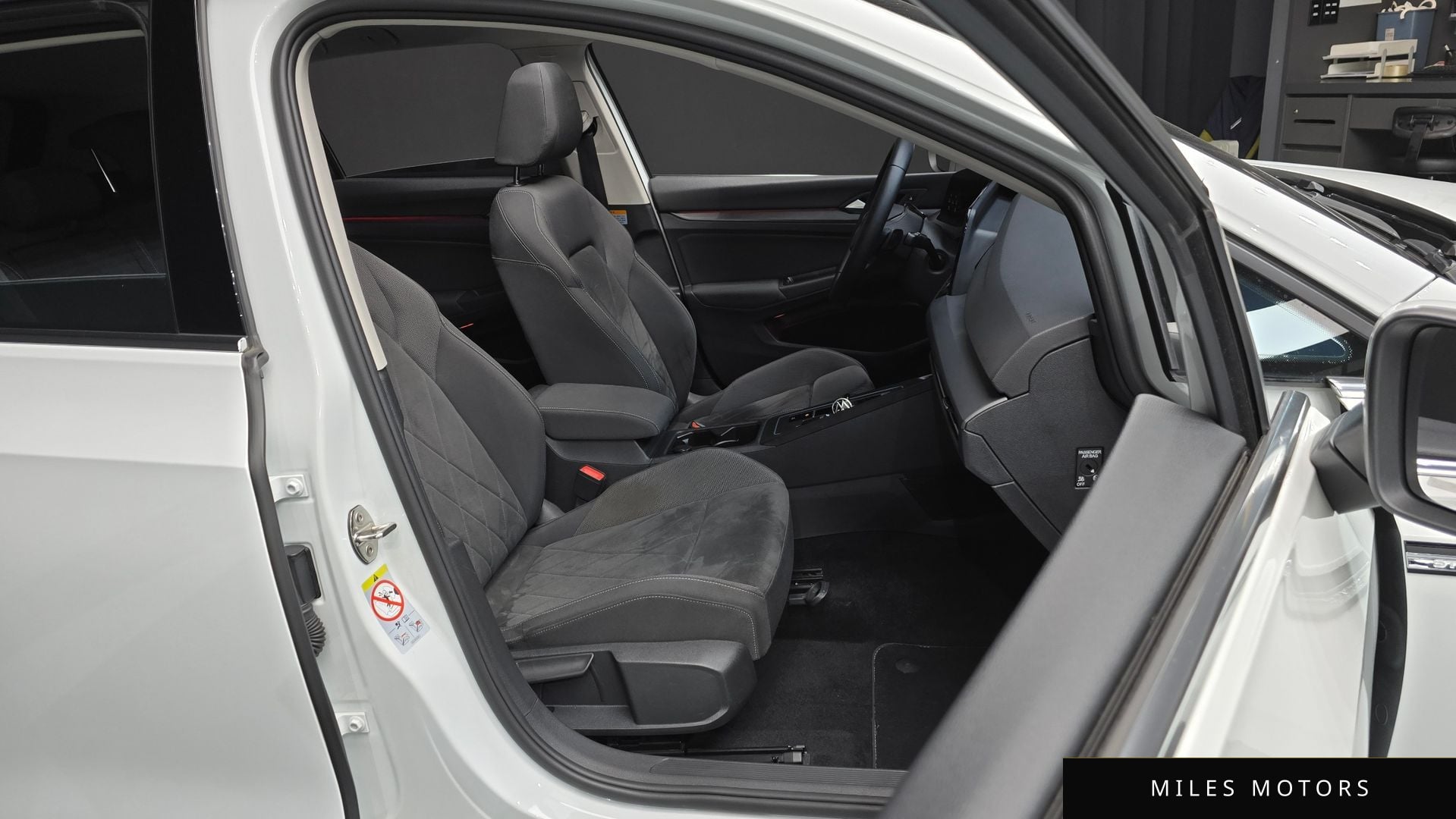 Volkswagen 골프 2022 — миниатюра 12