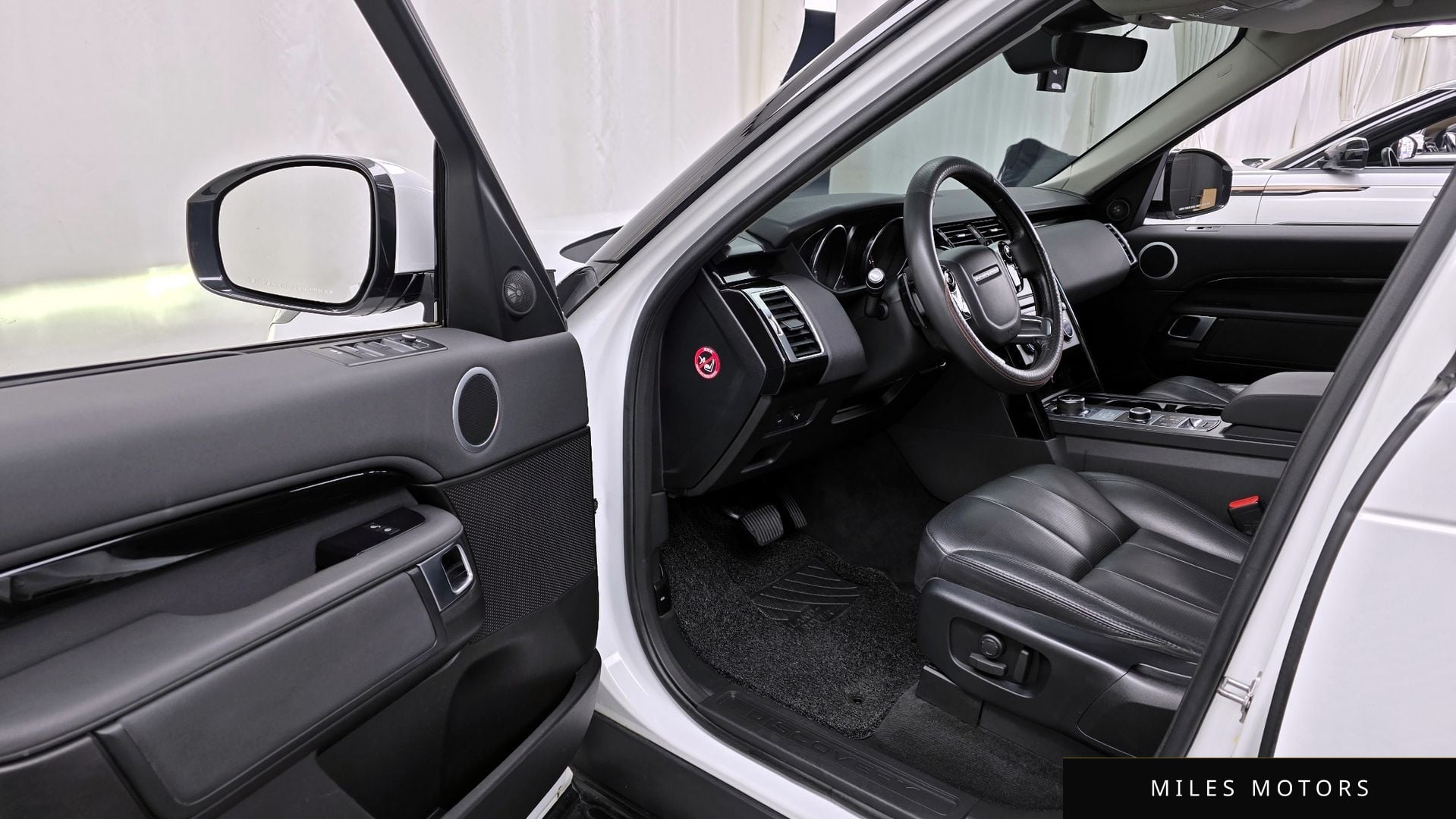 Land Rover Discovery 2019 — миниатюра 10