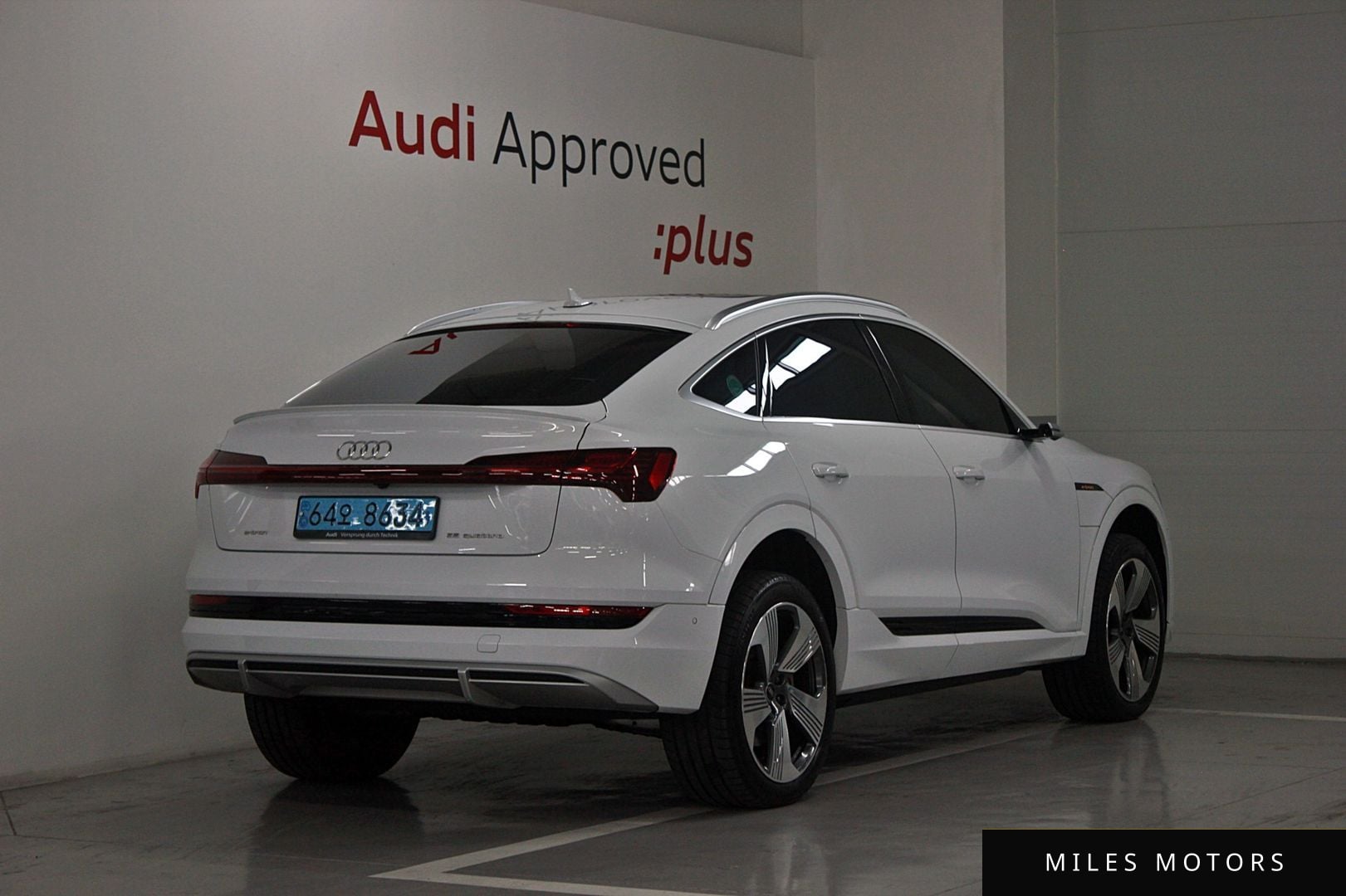 Audi e-tron 2023 — миниатюра 2