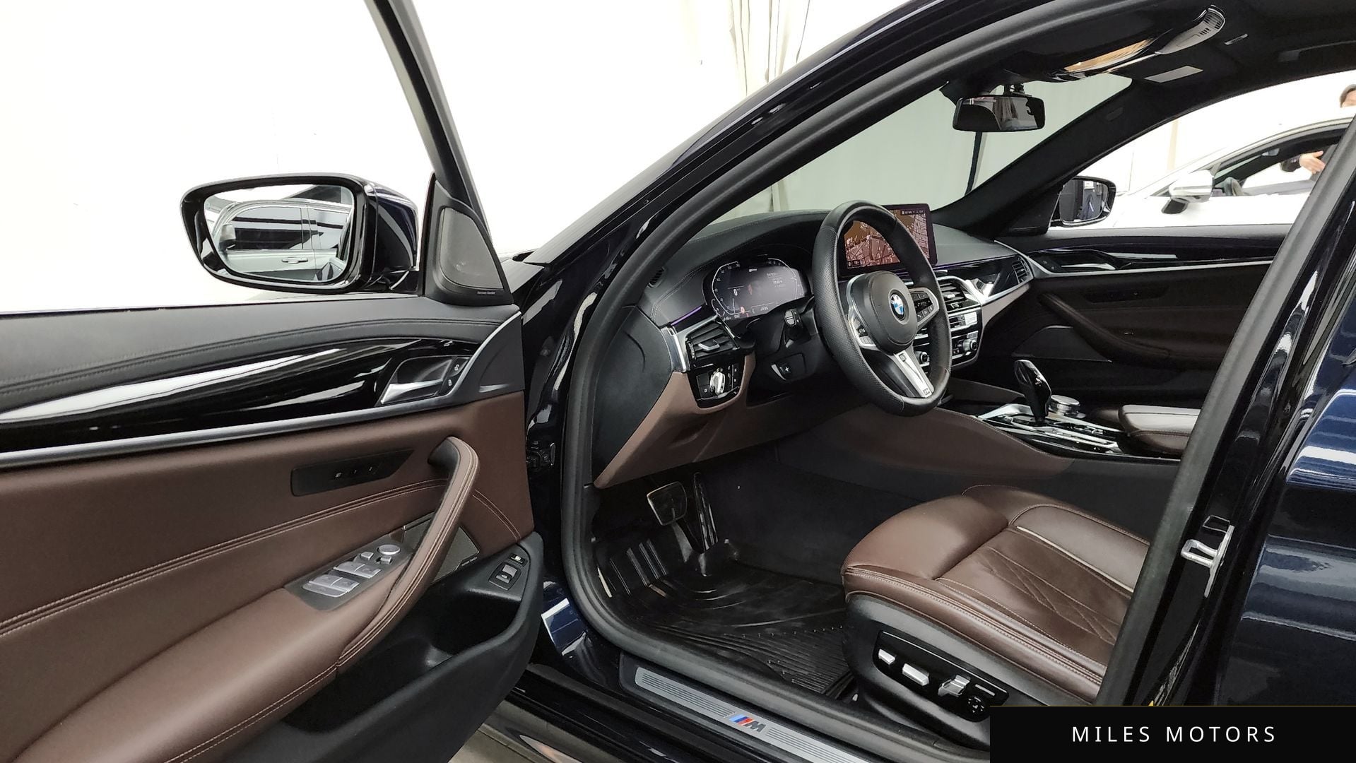 BMW 5 Series (G30) 2021 — миниатюра 11