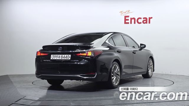 Лексус ES300h 2019 — миниатюра 2