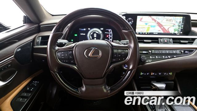 Лексус ES300h 2019 — миниатюра 13