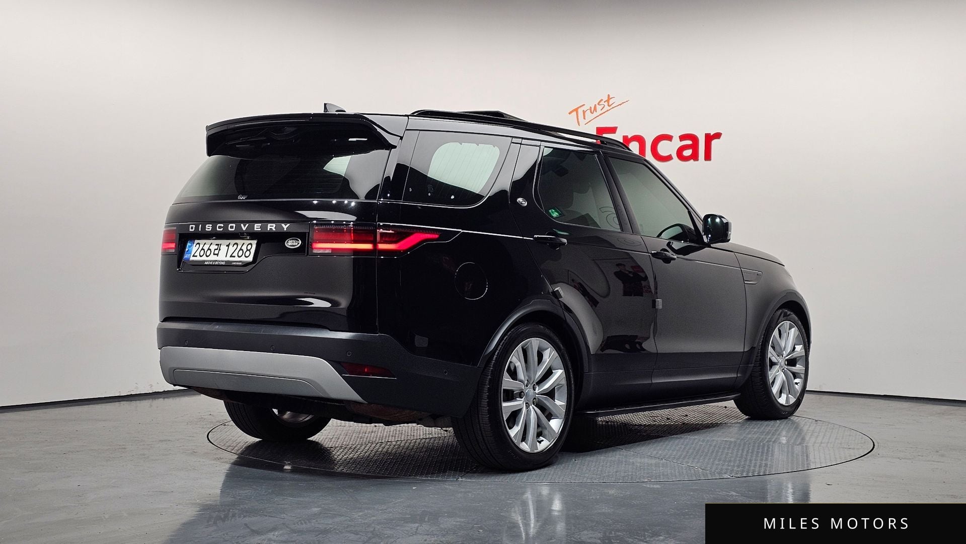 Land Rover Discovery 2023 — миниатюра 2