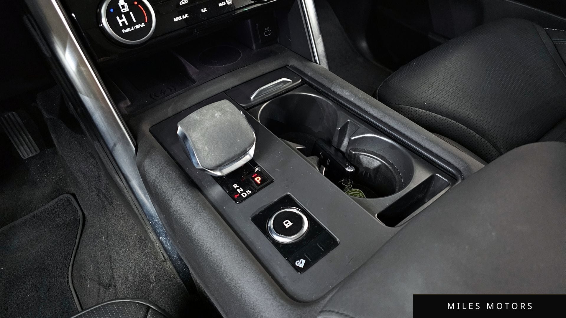 Land Rover Discovery 2023 — миниатюра 9