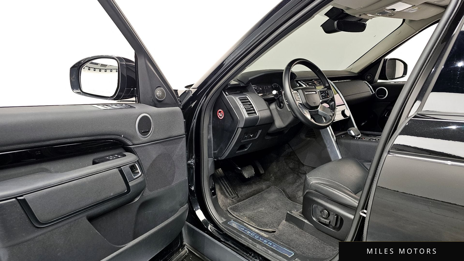 Land Rover Discovery 2023 — миниатюра 10