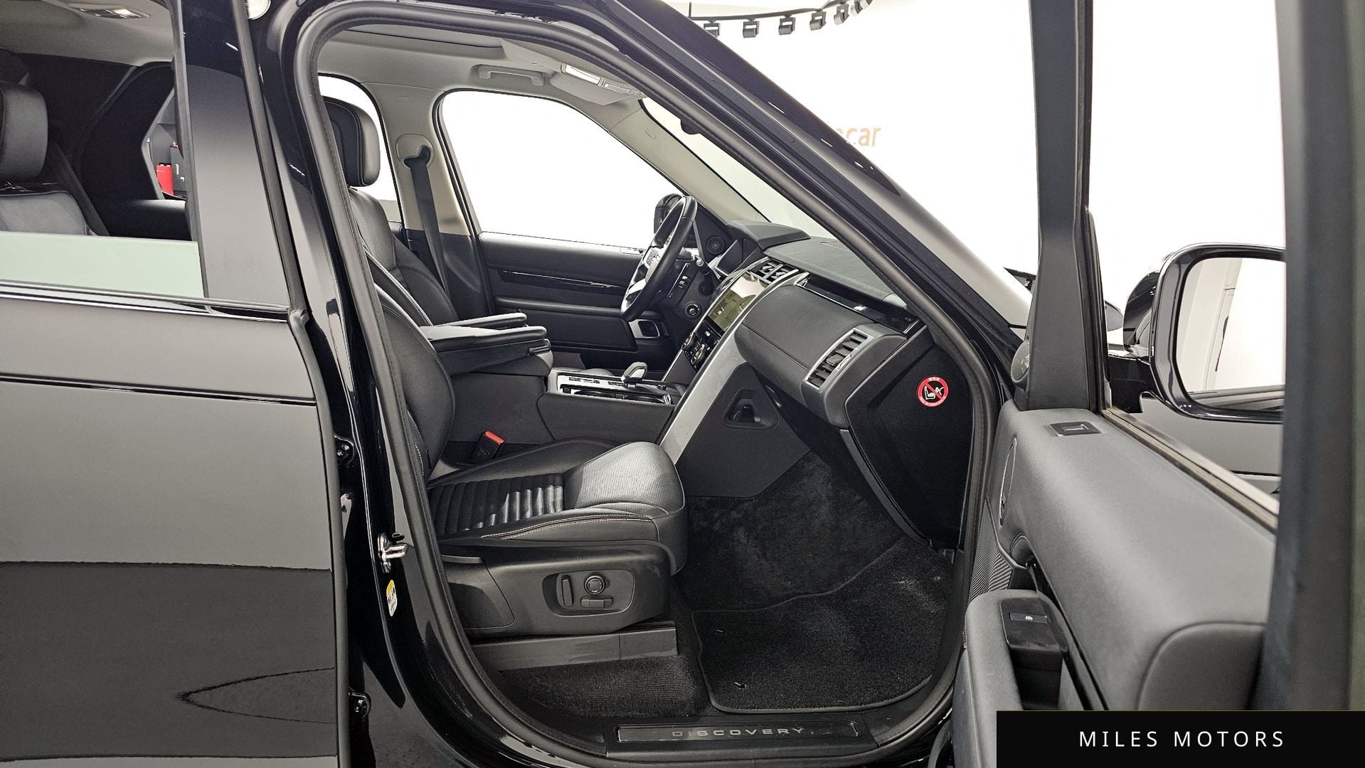 Land Rover Discovery 2023 — миниатюра 11