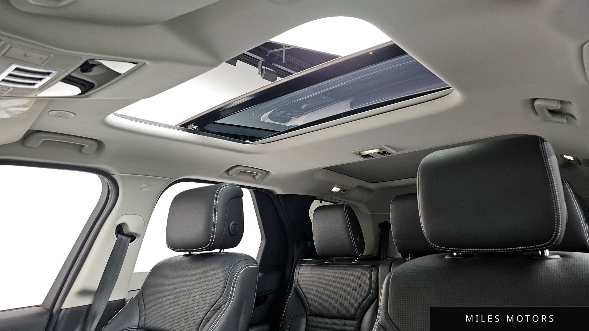 Land Rover Discovery 2023 — миниатюра 19