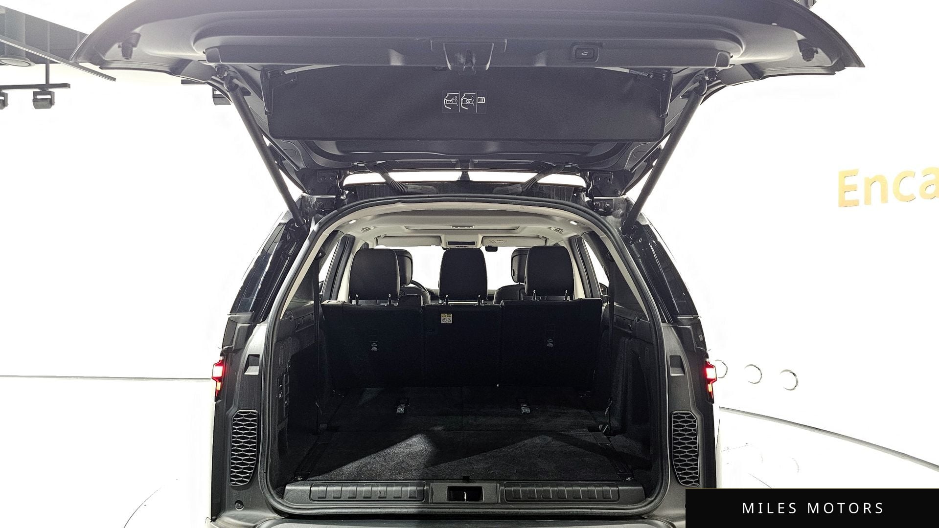 Land Rover Discovery 2023 — миниатюра 20
