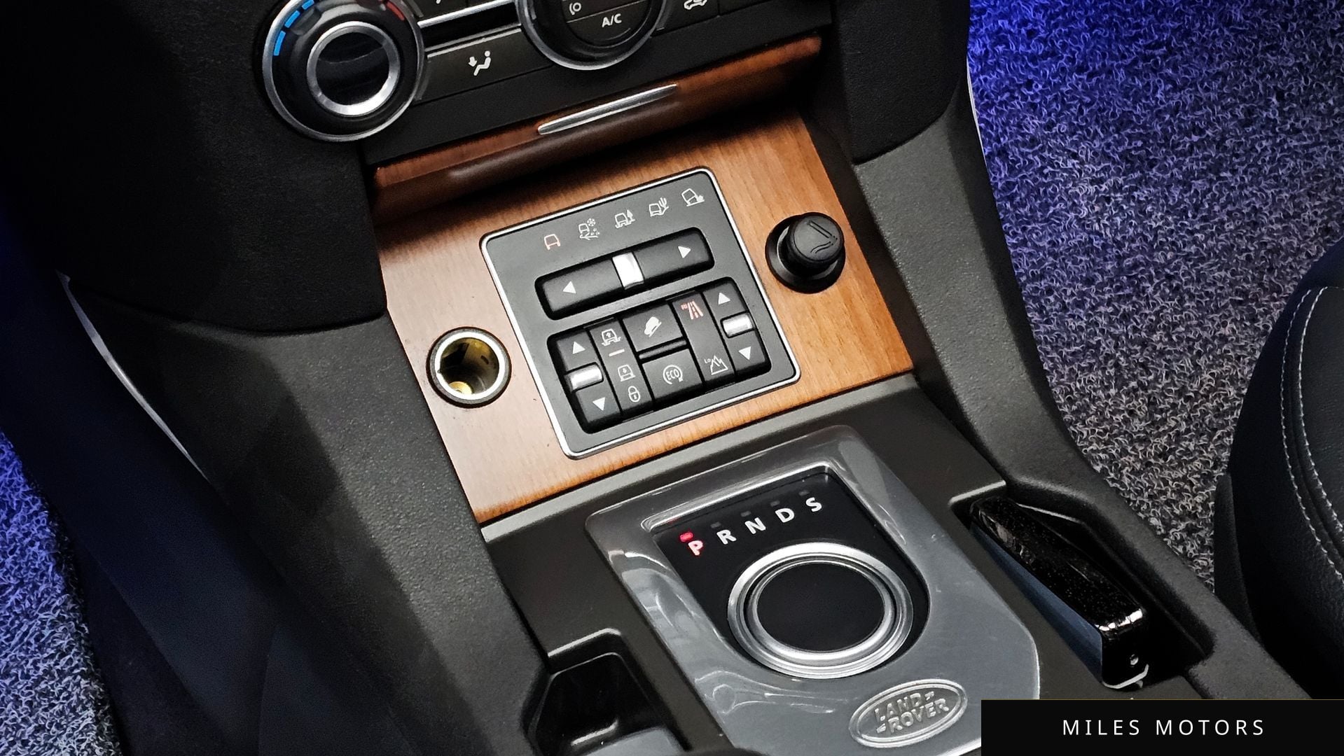 Land Rover Discovery 2015 — миниатюра 9